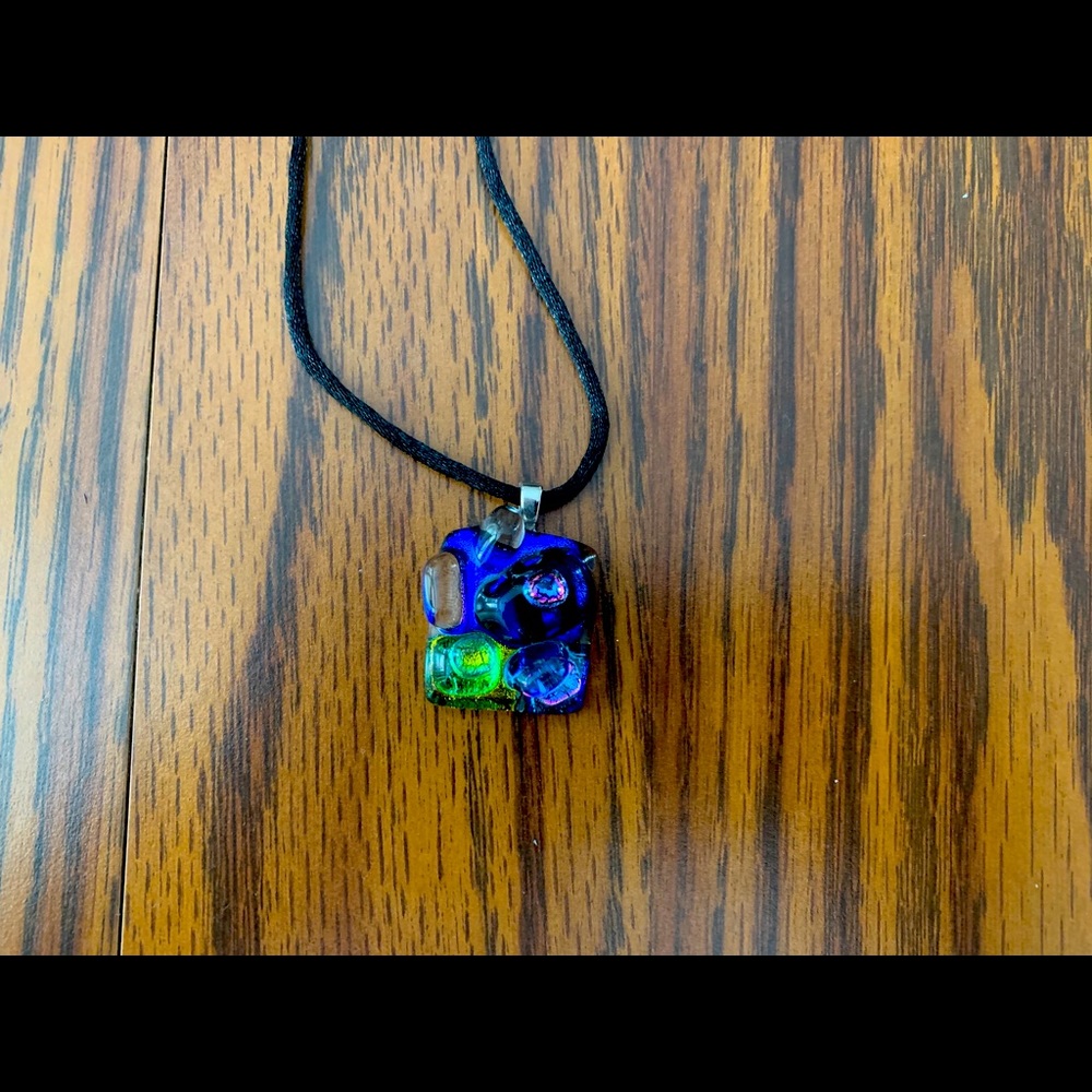Murano glass pendant with silk cord
